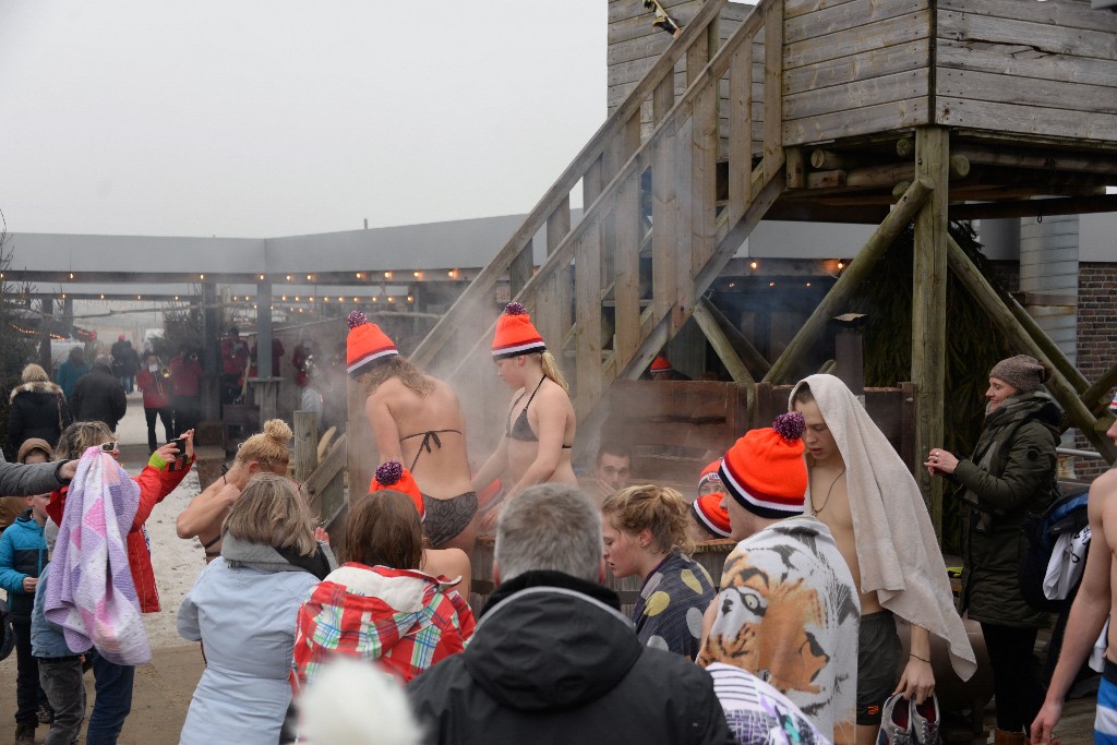 ../Images/Nieuwjaarsduik Nederzandt 2017 089.jpg